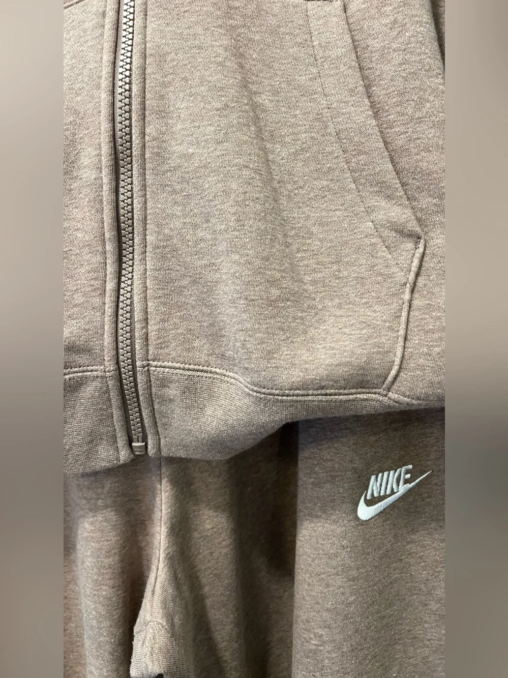 Nike Women’s Club Fleece Track Jacket & Mid-Rise Oversized Sweatpants Set Large